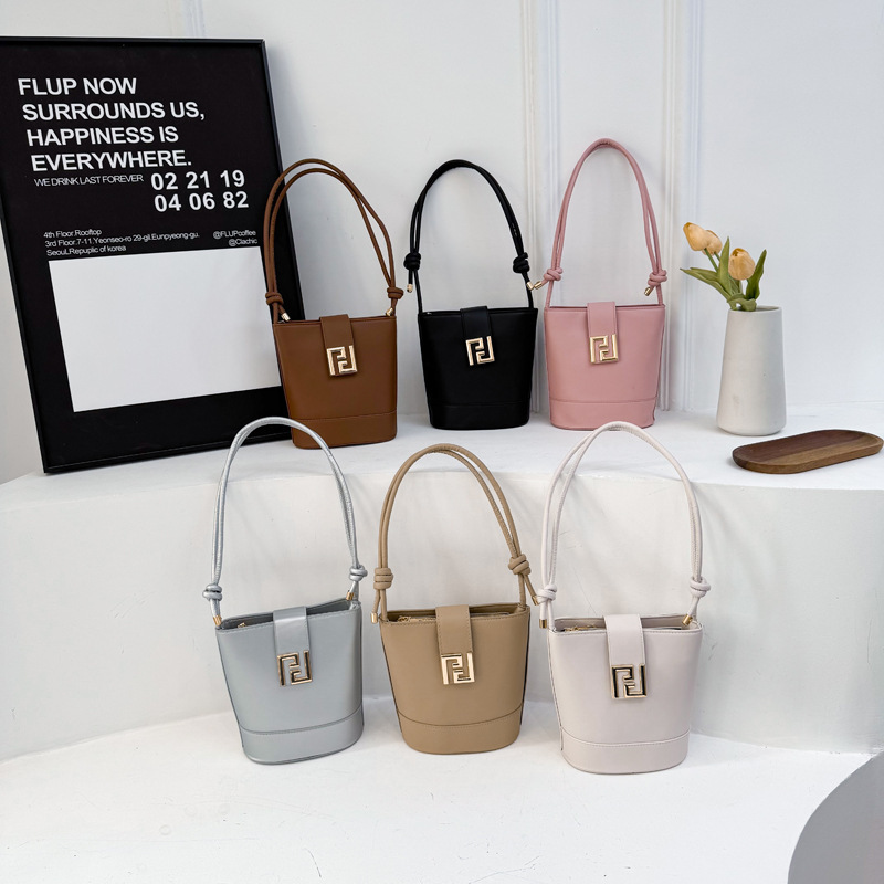 Elegant Hand-Held Bucket Bag, 2025 Summer New Niche Design Shoulder Bag, Stylish Crossbody Bag, Korean Fashion Style