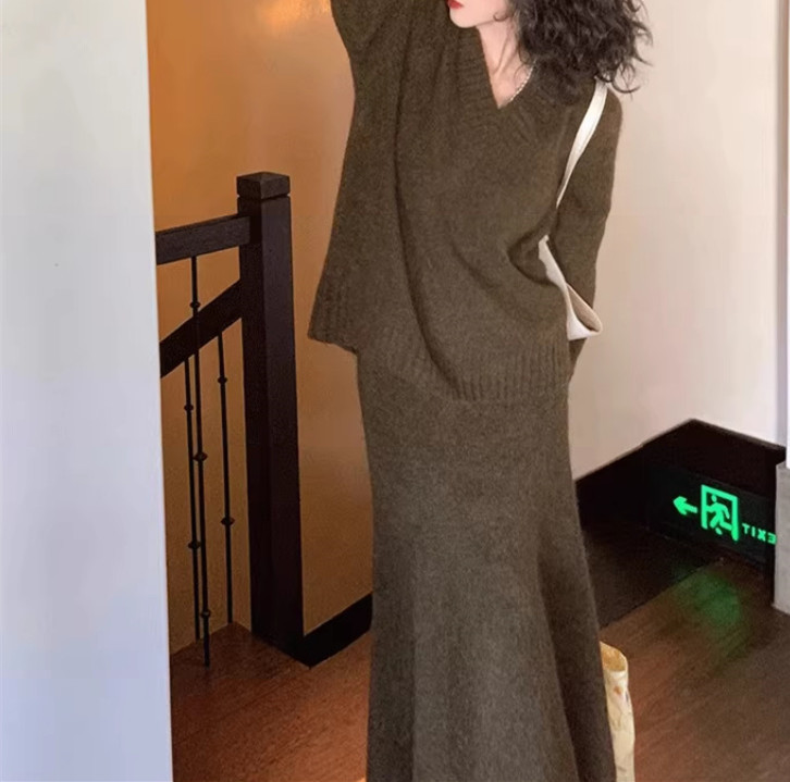 Knitted Fishtail Skirt Sweater Suit for Women Autumn and Winter New Style Lazy Style Loose Versatile Sweater Two-Piece Set Sweater