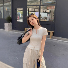 韓国系のダブルファスナーのデザイン感があります。