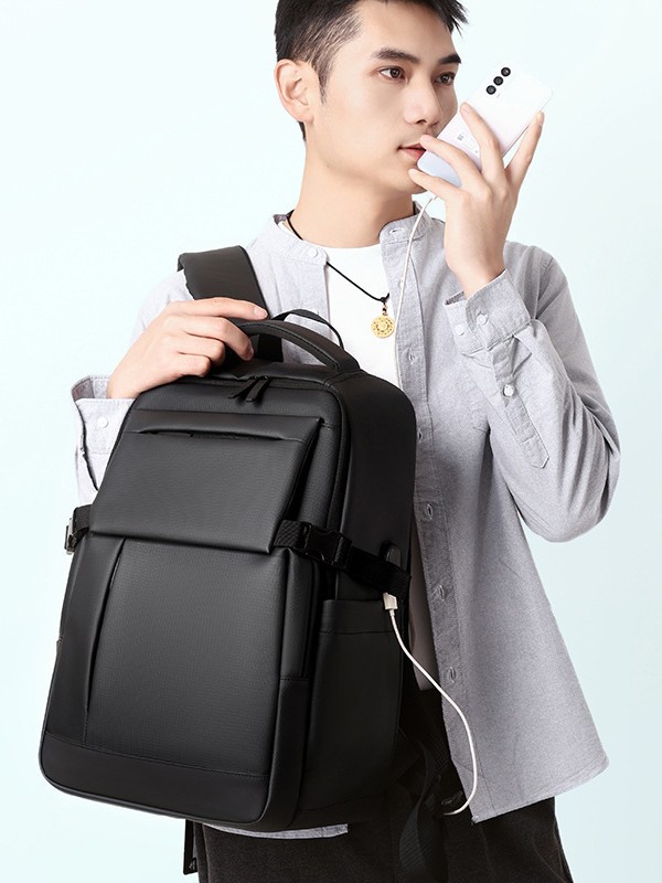 Mochila transfronteriza de nuevo estilo, bolso para computadora portátil de negocios para hombres, mochila de viaje de gran capacidad para estudiantes de ocio a prueba de salpicaduras de agua