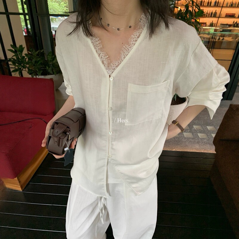 Hers' new early autumn Korean-style simple lace splicing versatile slimming V-neck long-sleeve shirt 66647 Hers' new early autumn Korean-style simple lace splicing versatile slimming V-neck long-sleeve shirt 66647