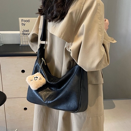 Large-capacity bag for women 2024 new spring and summer retro crossbody tote bag versatile soft leather shoulder class commuter bag