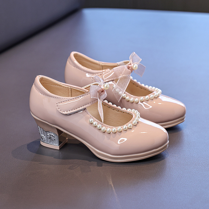 Zapatos de niñas verano 2026 nuevos zapatos de princesa de niños de tacones gruesos zapatos de lefour de niña pequeña zapatos de cuero