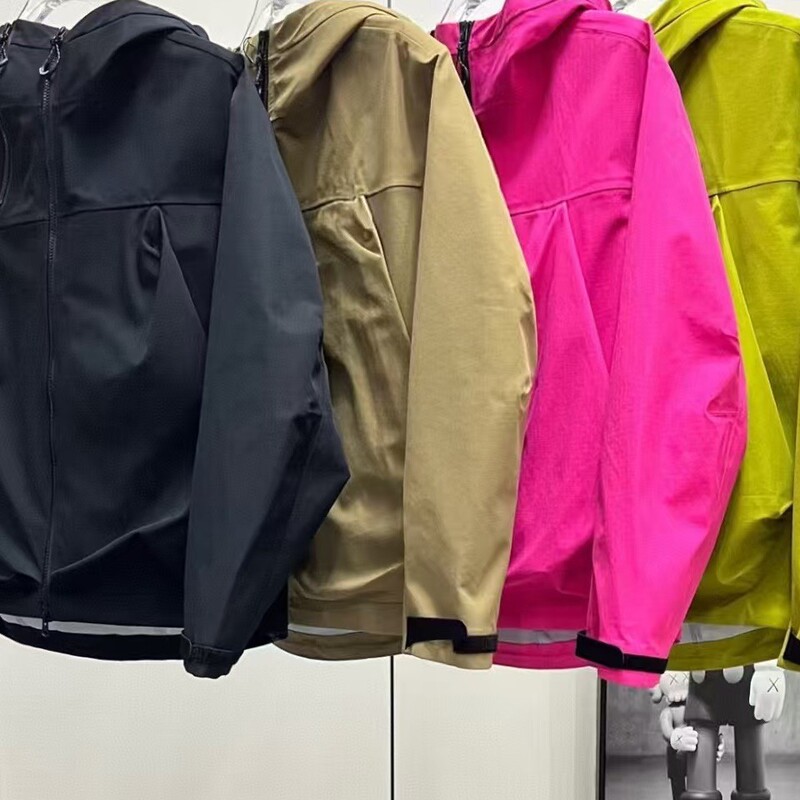 New K-Style Two-Tree Jacket for Outdoor Mountaineering and Cycling, Windproof, Waterproof, and Three-Proof Fabric Jacket Mountaineering Clothing