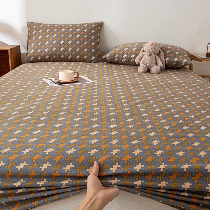 두꺼워진 낡은 거친 천 매트와 시트 - 무어 침대