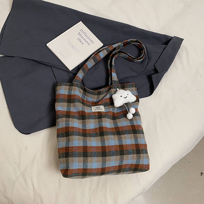 Bolsa de hombro de gran capacidad de invierno para mujeres 2024 nuevo bolso de lana cuadrado retro bolso de viaje de estudiantes universitarios