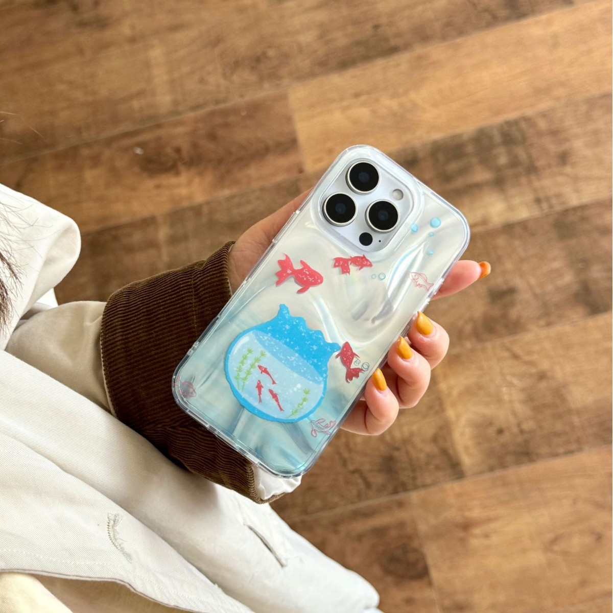 Verano simple azul pez dorado para iPhone16ProMax funda para teléfono móvil 15Pro colgante 14/13 nuevo 15PM