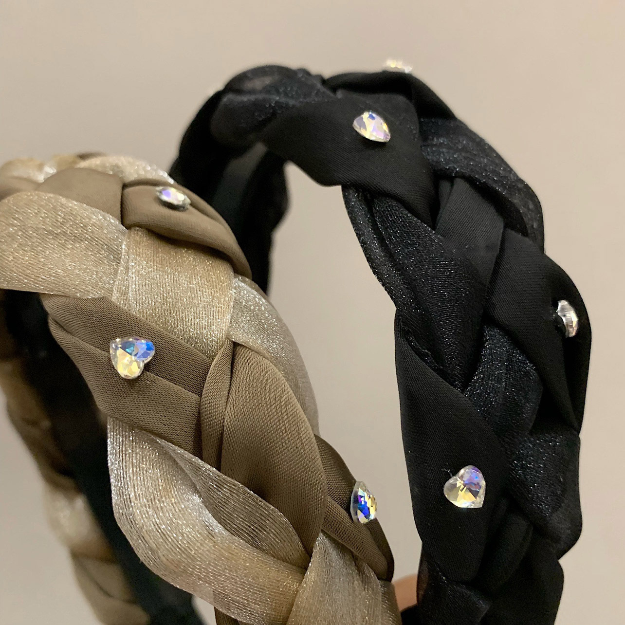 Sydkorea importeret højkvalitets organza perlemors satin twist vævet hårbånd øget kranie top niche hårnål_voghion.com