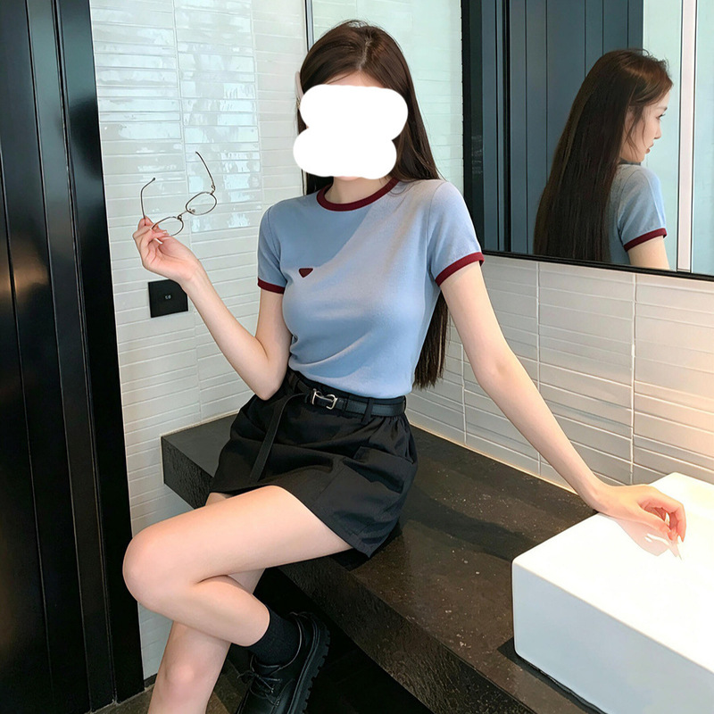 P+ High-End Color-Blocked Collar Slim-Fit Short-Sleeve T-Shirt for Women with Metal Triangle Logo, Summer Simple Slimming Basic Style P+ High-End Color-Blocked Collar Slim-Fit Short-Sleeve T-Shirt for Women with Metal Triangle Logo, Summer Simple Slimming Basic Style