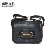 2025珍珠鱼皮女士手提包时尚潮流真皮包 猪鼻子女包源头直供批发