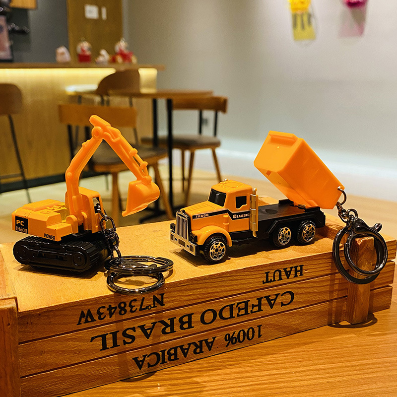 Creativo de dibujos animados aleación ingeniería vehículo excavadora llavero exquisito lindo bolsa colgante par pequeño regalo al por mayor