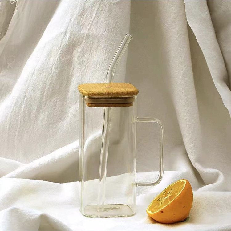 Vaso de vidrio con alto contenido de borosilicato con asa, taza de agua de paja cuadrada de alto valor para el hogar, taza de agua calefactable de fondo plano resistente a altas temperaturas
