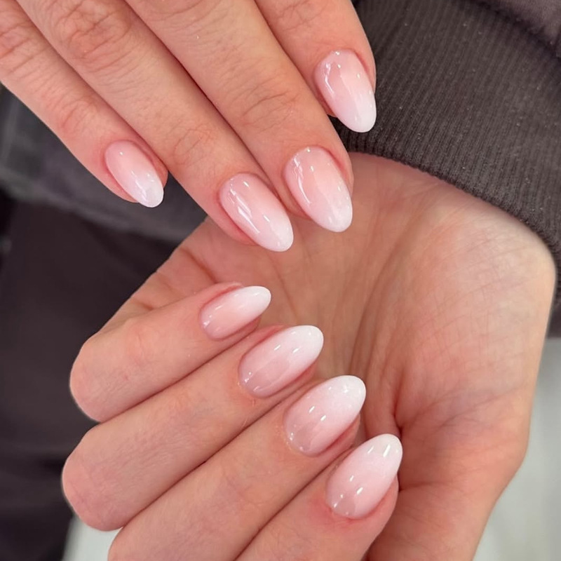 Le Fan Nail Art Simple Pink and White Gradient Wearable Nail Tips Short Almond Nails Export Fake Nails Nail Tips Wholesale
