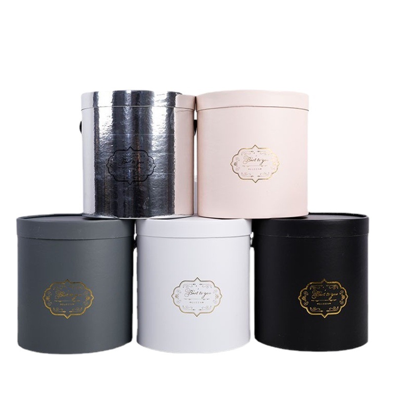 Día de San Valentín chino Conjunto francés Tres flores Cubo de abrazo DIY Fresa Bear Cubo de arreglos florales Floristería Materiales de embalaje de flores