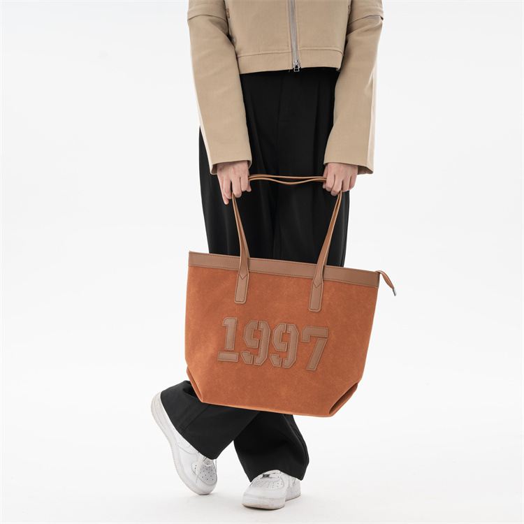 Femmes Grande Faux Cuir Numéro Style Classique Fermeture Éclair Sac À Main display picture 12