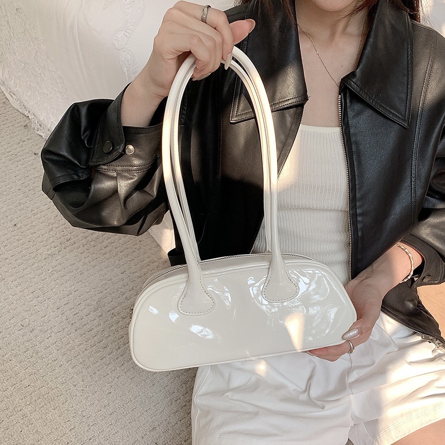Small group glossy PU stick Korean version, new single shoulder underarm bag, patent leather shaping, fashionable and_voghion.com