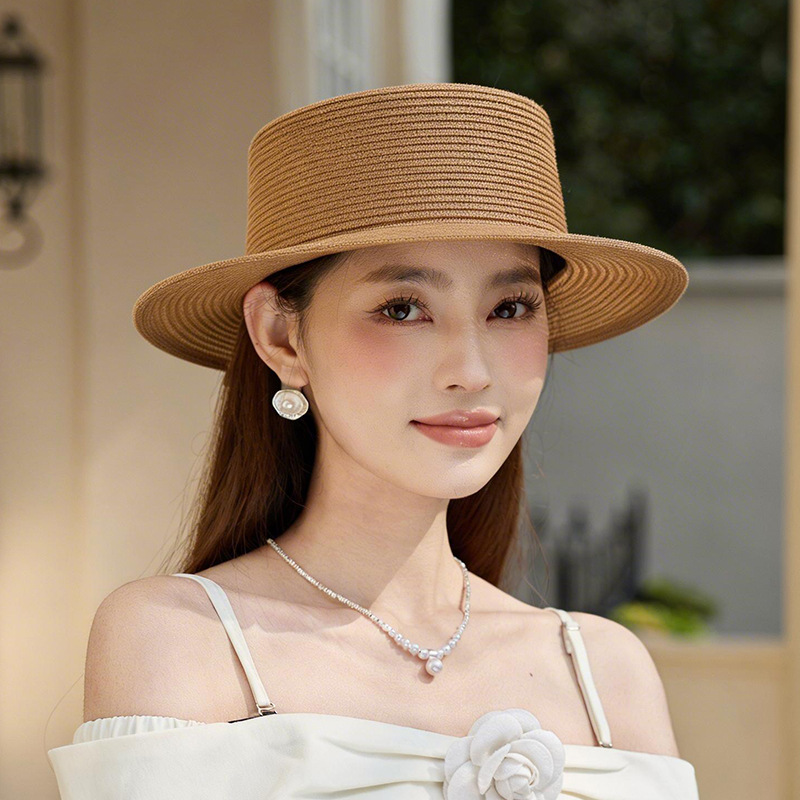 Mũ rơm vành rộng phong cách Pháp Hepburn cho nữ đi biển — màu be