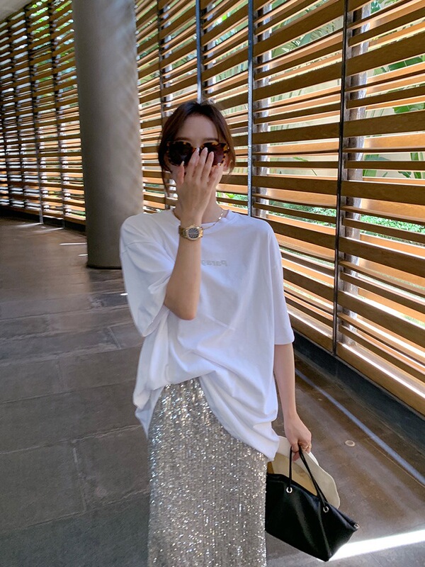 Silver fine glitter sequin skirt for women, summer French style, straight high-waisted, bodycon, mid-length, starry shiny skirt Silver fine glitter sequin skirt for women, summer French style, straight high-waisted, bodycon, mid-length, starry shiny skirt