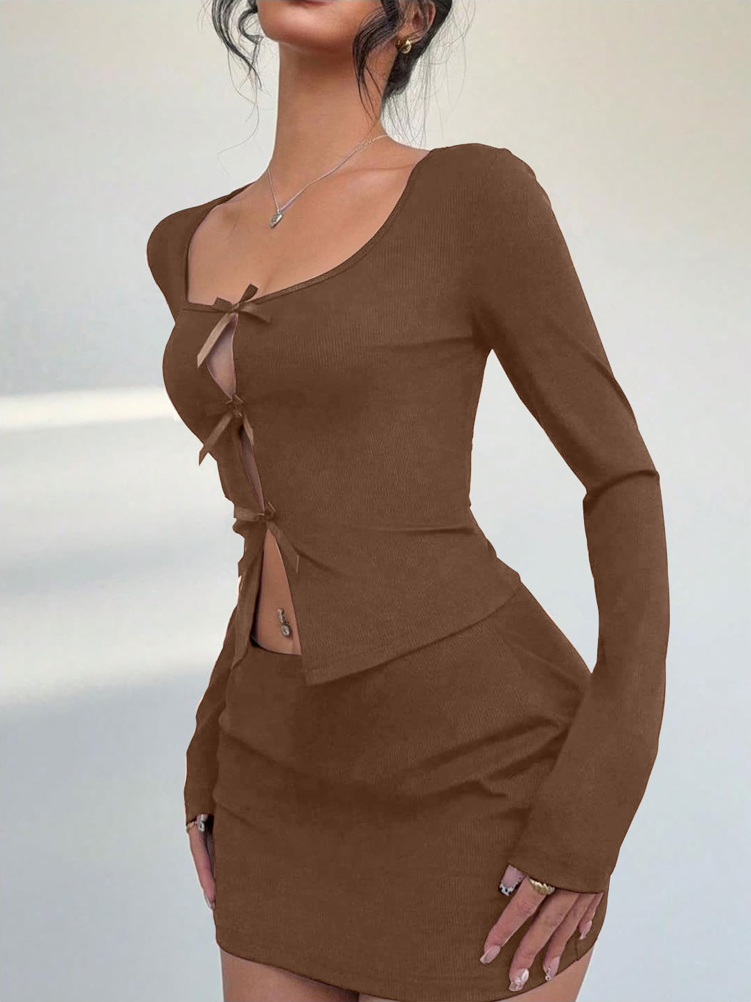 Europa y los Estados Unidos mujeres transfronterizas otoño y invierno alemanas arco sexy moda moda manga larga falda corta ropa para el hogar set