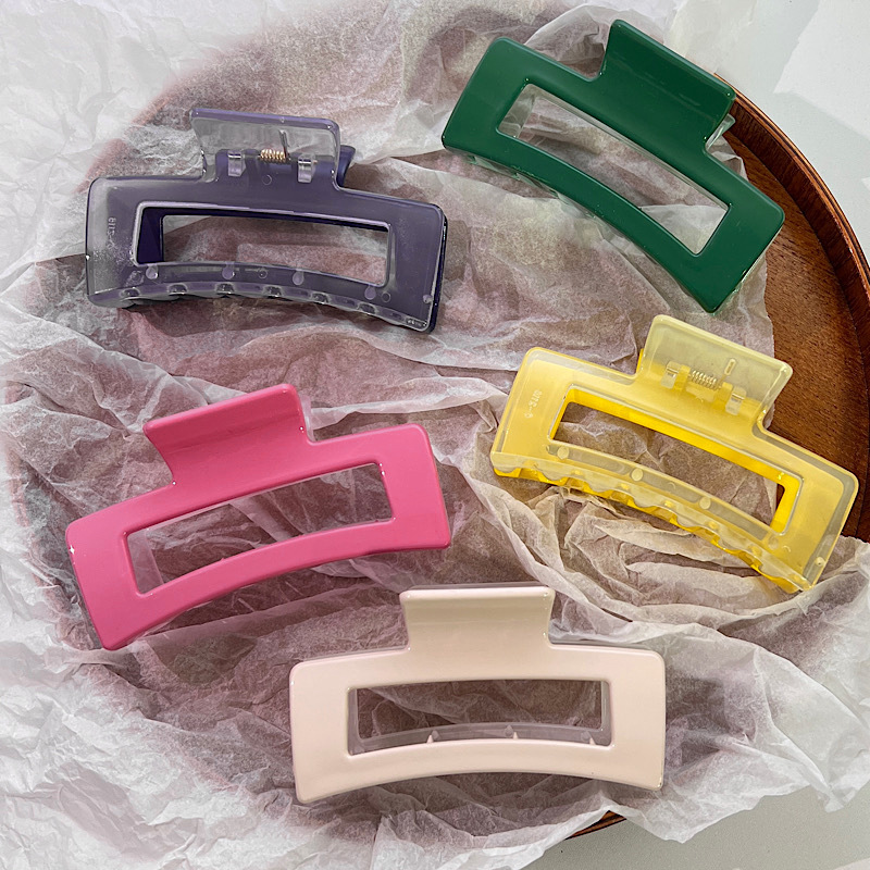 55g Weight Hair Claws Hair Accessories Type Headwear Classification Korean Style Frozen Color Resin Shark Clip Large Geometric Hollow Hair Clips Headdress