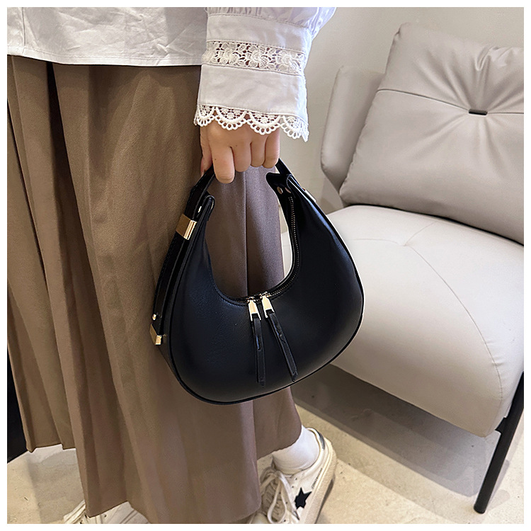 Koreanische Halbmondtasche 2024 Neue Modetasche Retro Internet Celebrity Beliebte einfache Handtasche Vielseitige Umhängetasche Großhandel_voghion.com