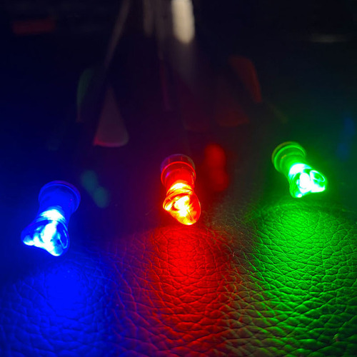 Arrow shaft with improved LED light LV arrow feather, automatically lit, inner diameter 7.62mm, universal carbon arrow shaft for wholesale.