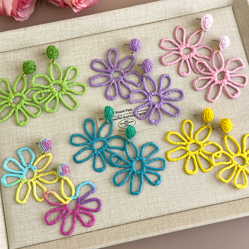 Large Flower Handmade Straw Woven Stud Earrings For Beach Holiday_voghion.com
