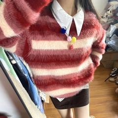 赤いストライプの色合わせのセーターの女性秋冬の新型のゆったりとした柔らかいモチとした優しい怠惰なミルクの甘い気質のニット
