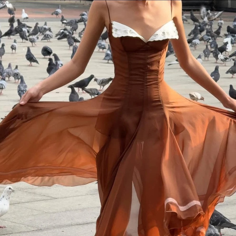 European and American New Style Vintage Cross-Border Foreign Trade Spaghetti Strap Dress, Elegant Waist-Cinching, Slimming, Large Hem, Ethereal and Flowing Long Dress European and American New Style Vintage Cross-Border Foreign Trade Spaghetti Strap Dress, Elegant Waist-Cinching, Slimming, Large Hem, Ethereal and Flowing Long Dress