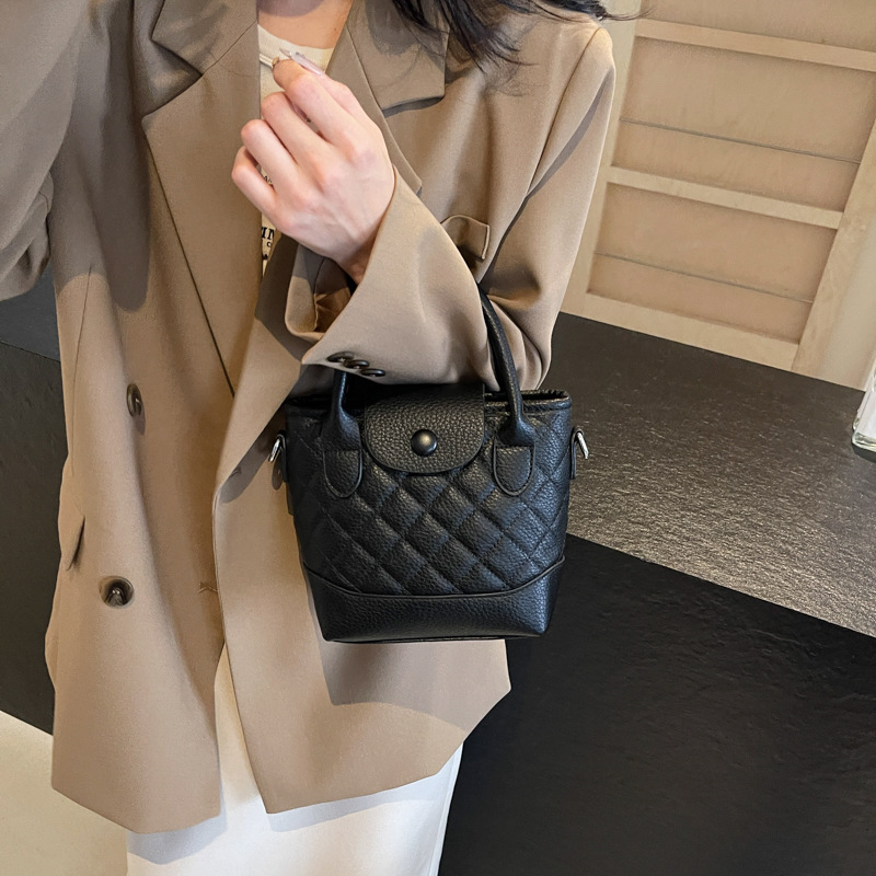 Bolso de textura transfronteriza 2025 verano nuevo bolso femenino retro pequeño bolso de hombro de fragancia bolso de mensajero de hilo bordado de diamantes