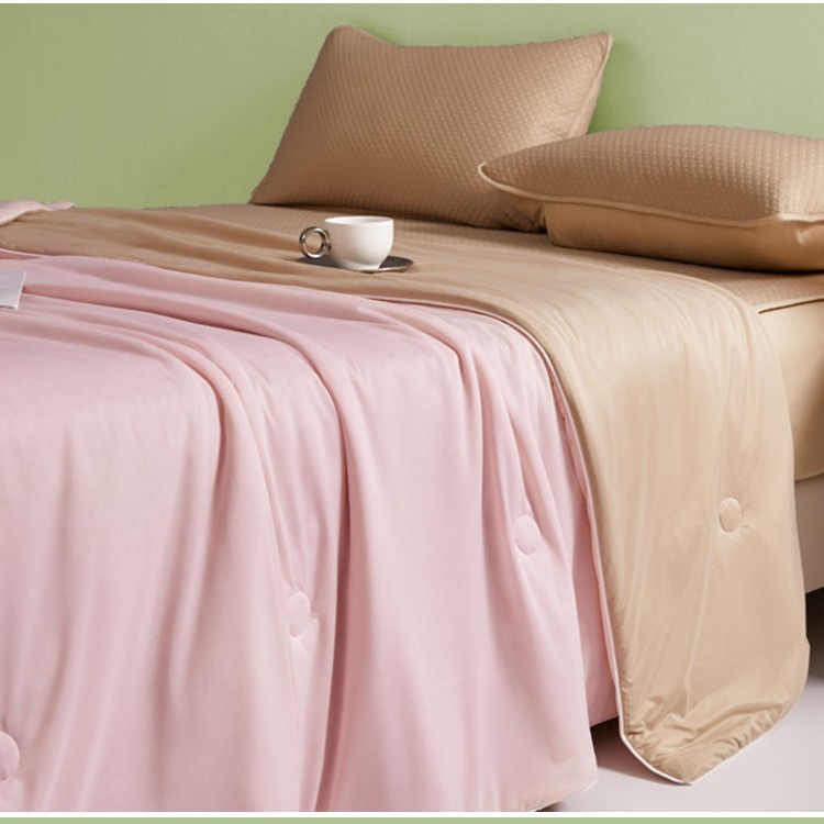 Sensación fresca de verano Clase A seda de hielo edredón fresco de verano juego de cuatro piezas sedoso sueño desnudo edredón de aire acondicionado sábana ropa de cama