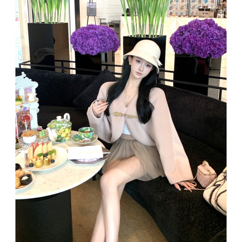 昕可达【千金lady】金属皮扣廓形斗篷毛呢外套网纱蓬蓬半裙套装|undefined