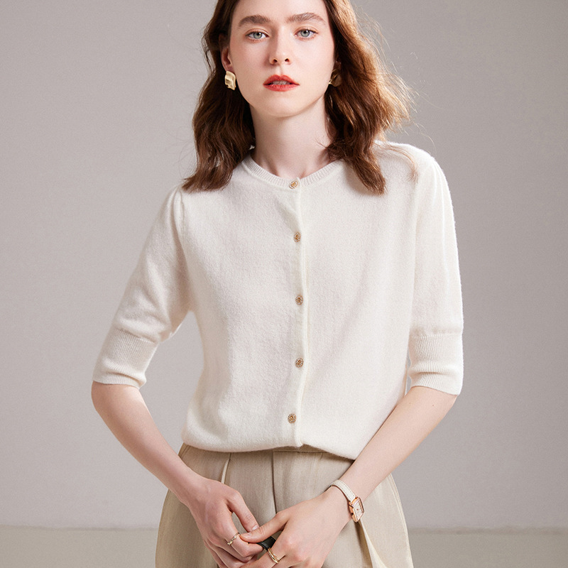 Autumn solid color cardigan with a round collar