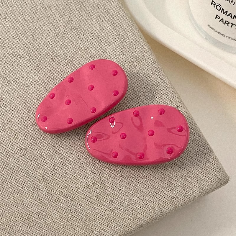 Un par de pinzas rosas rosas