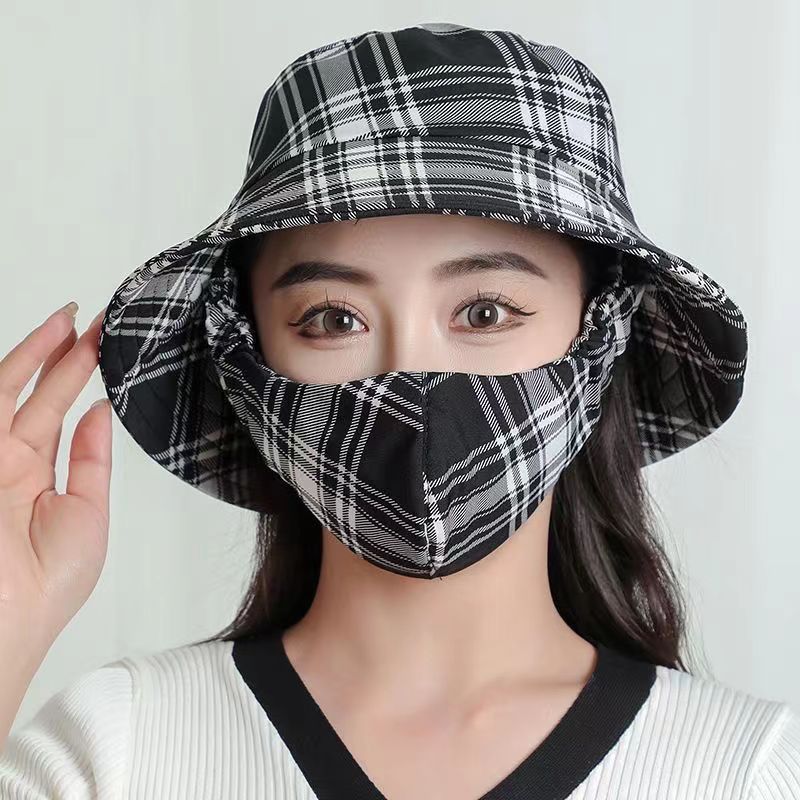 큰 흑백 체크무늬 차 모자