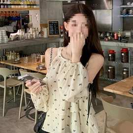 春季新款甜美蝴蝶结碎花露肩衬衫荷叶边减龄宽松挂脖娃娃衫女