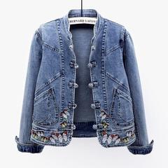 春秋の新しいデニムのコートの女性の短いモデルはレトロな中国風の刺繍の弾力性のジャケットの修身の上着の潮に合います。