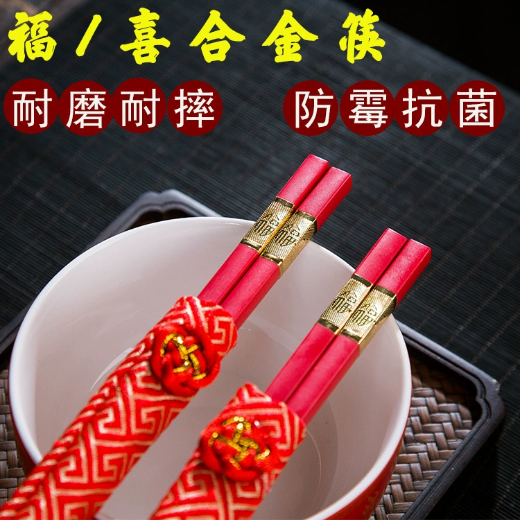 Детский банкет на день рождения для пожилых мужчин и женщин