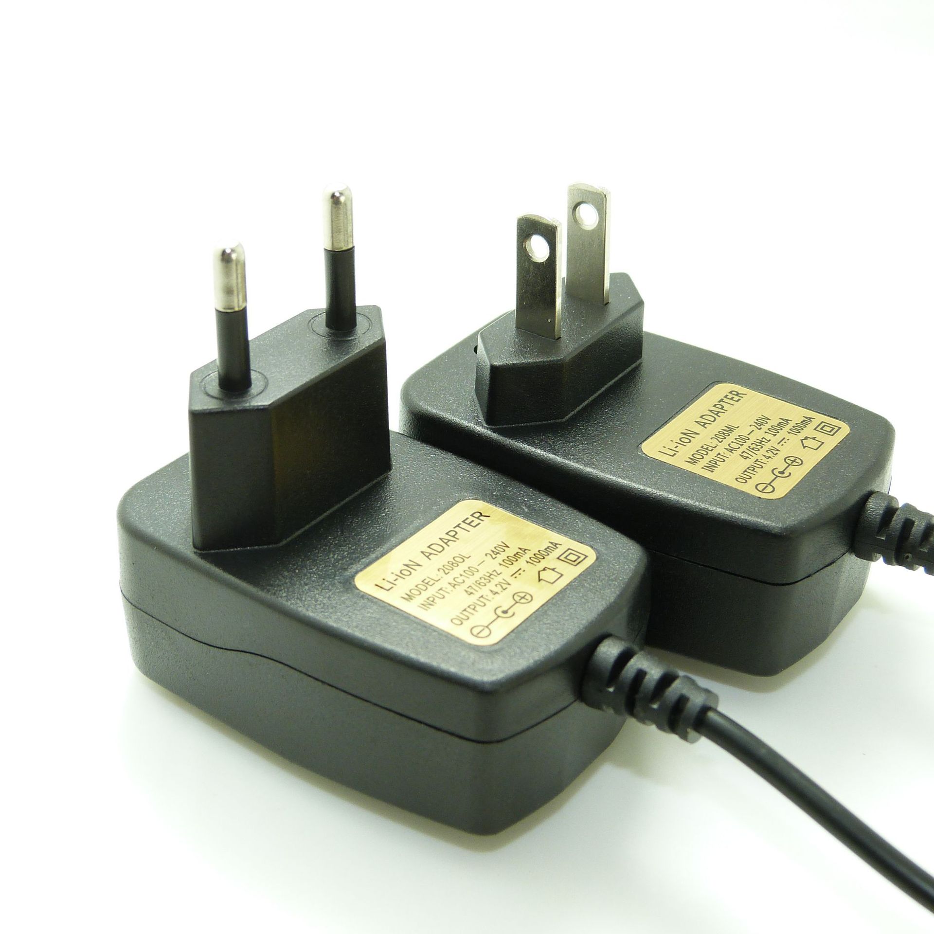 欧规18650充电器手电筒头灯充电器4.2V8.4V12.6V电池组充电器厂家