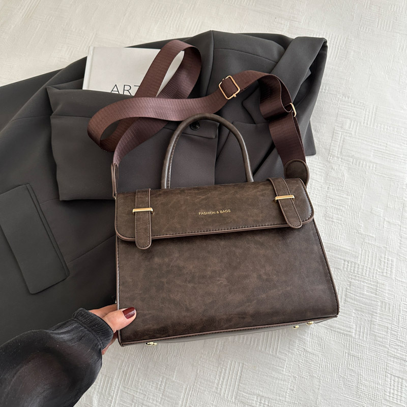 Bolso retro con textura de viajero 2024 invierno nuevo estilo salvaje temperamento ins bandolera de nicho bolso cuadrado pequeño mujer