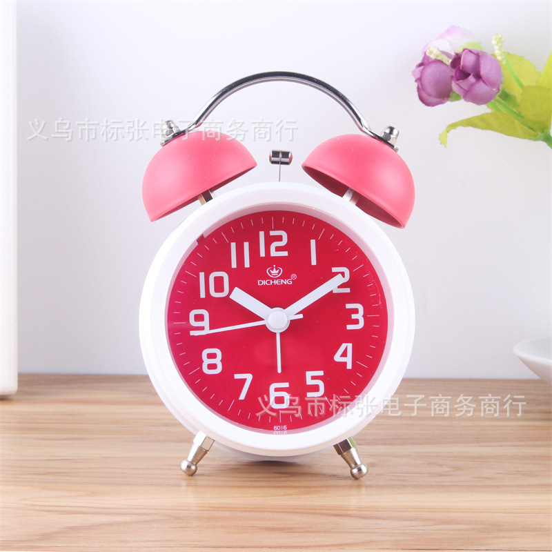 Moda creativa Reloj despertador de timbre de metal de 3 pulgadas Reloj despertador silencioso Dormitorio de niños Dormitorio de estudiantes Reloj luminoso al por mayor