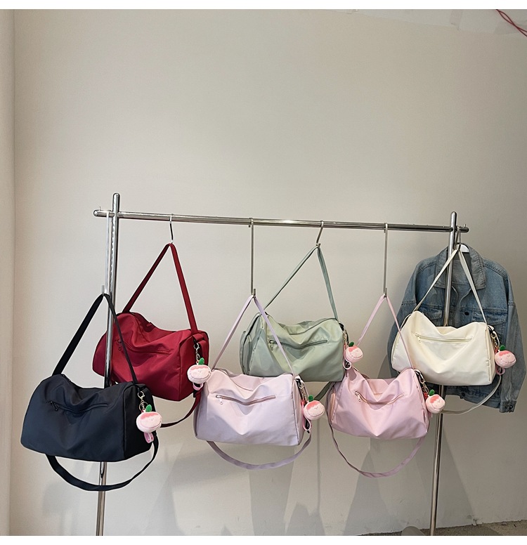 Sports yoga fitness bag 2025 new college student shoulder bag cute pendant-tipped crossbody bag popular travel bag