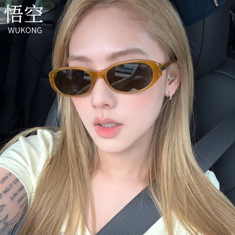 26 New Styles of Fashionable Sunglasses That Make the Face Look Smaller, with a High-End Feel, Oval Orange Cat-Eye Metal Sun Protection Stylish Women's Sunglasses 26 New Styles of Fashionable Sunglasses That Make the Face Look Smaller, with a High-End Feel, Oval Orange Cat-Eye Metal Sun Protection Stylish Women's Sunglasses
