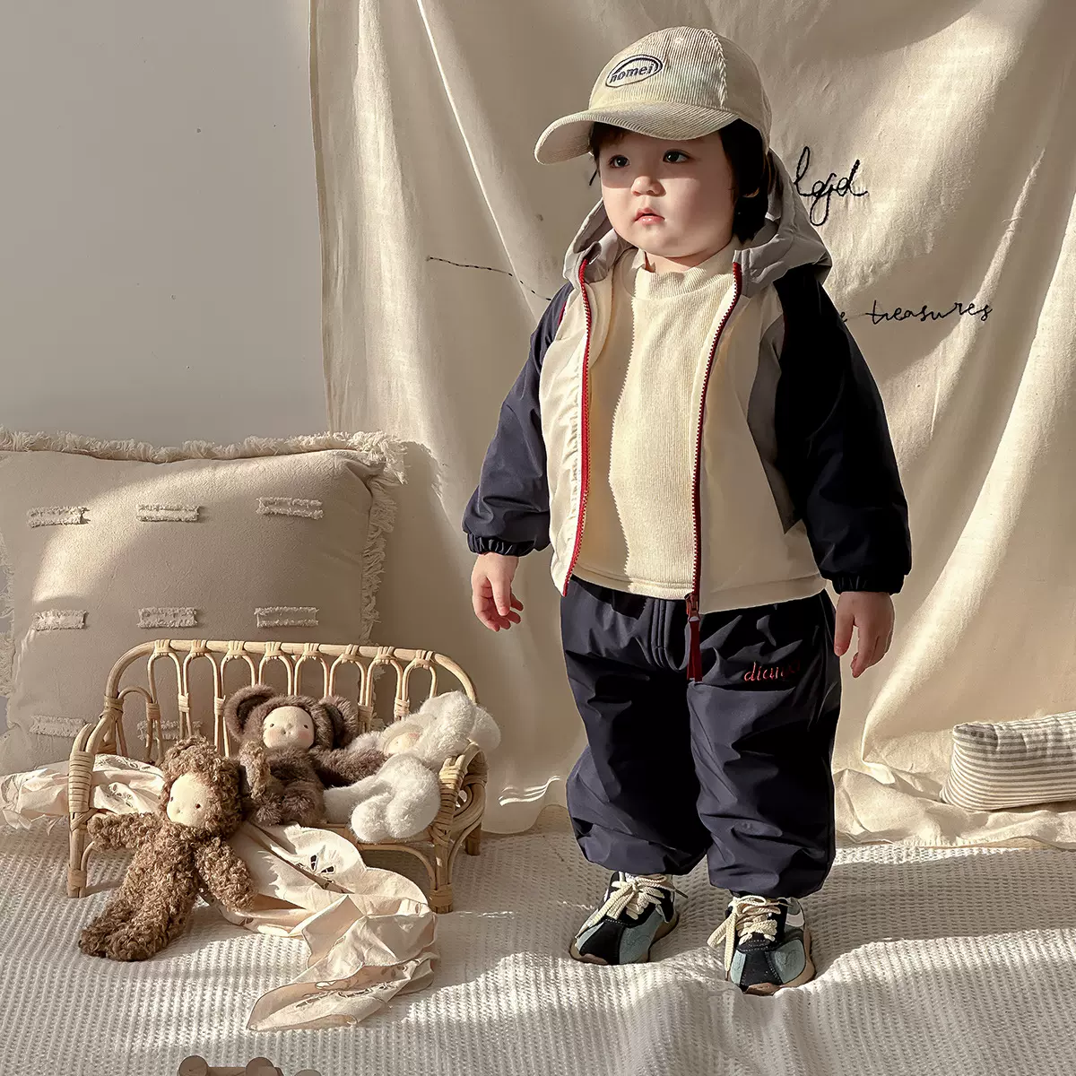 婴幼儿冬季套装儿童连帽外套洋气工装上衣宝宝夹棉保暖两件套裤子