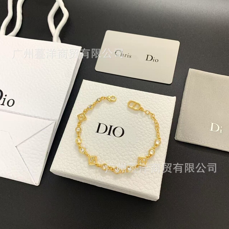 High-End Version of Dior-Style Triangular and Square Spliced Single Diamond Bracelet for Women, Fashionable Diamond-Encrusted Jewelry for Women, Wholesale and Dropshipping
