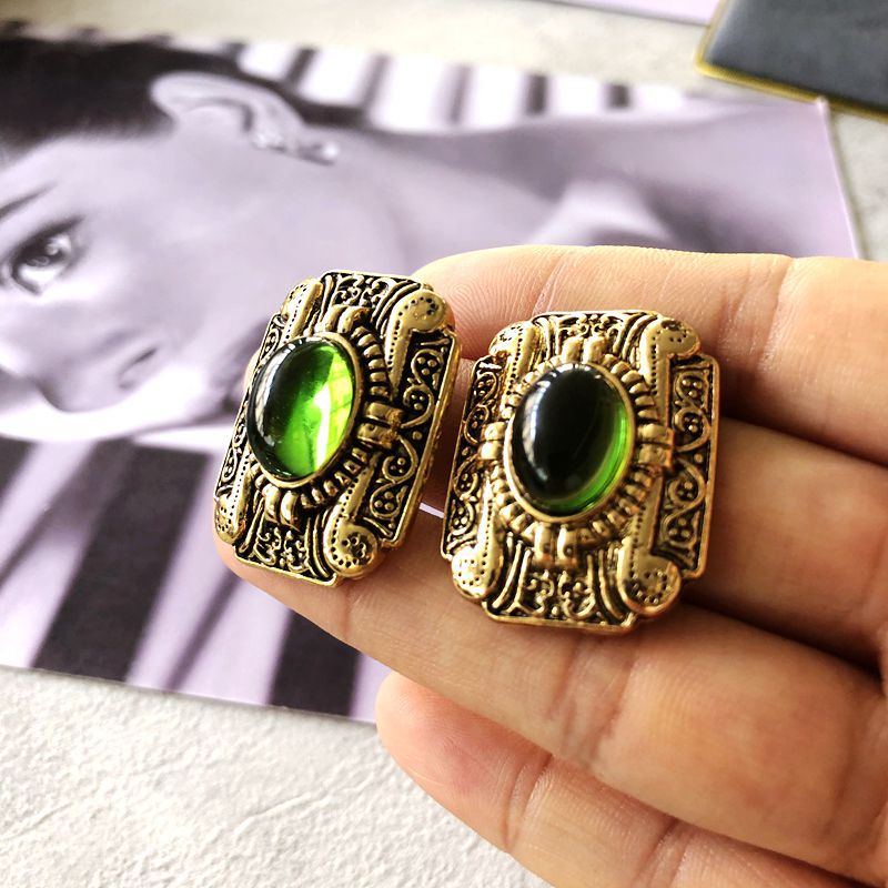 Wholesale Retro Inlaid Emerald Gem Stud Earrings Nihaojewelry display picture 10