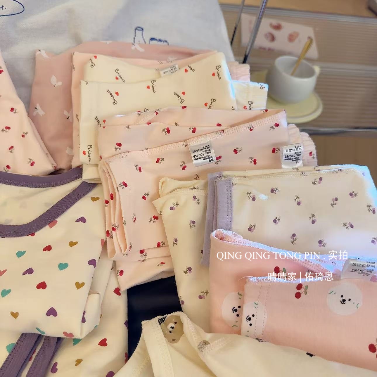 Su bebé Niño Leica piel de ropa coreana para el hogar 2025 pijamas de primavera para niños y niñas chaqueta de otoño conjunto de pantalones de otoño