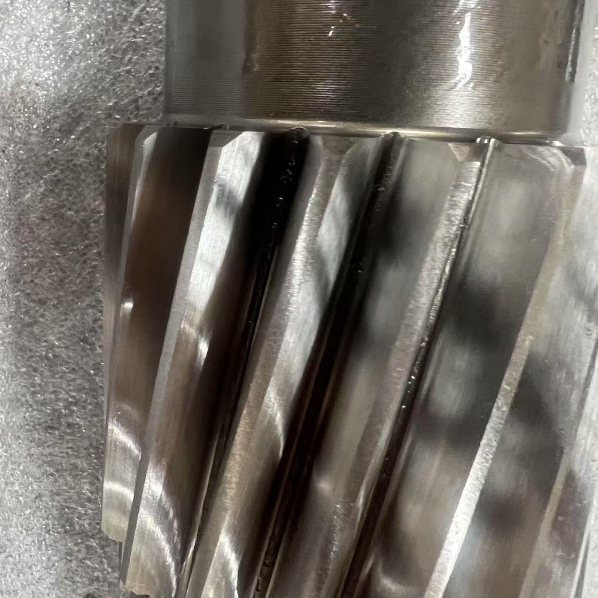 供应精密齿轮齿轮轴花键轴 大型机械传动非标齿轮轴 自由锻内花键