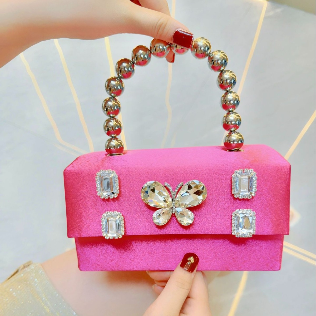 新款跨境鑲鑽蝴蝶水鑽手拎包包小方包宴會絲綢緞面單肩斜挎晚宴包