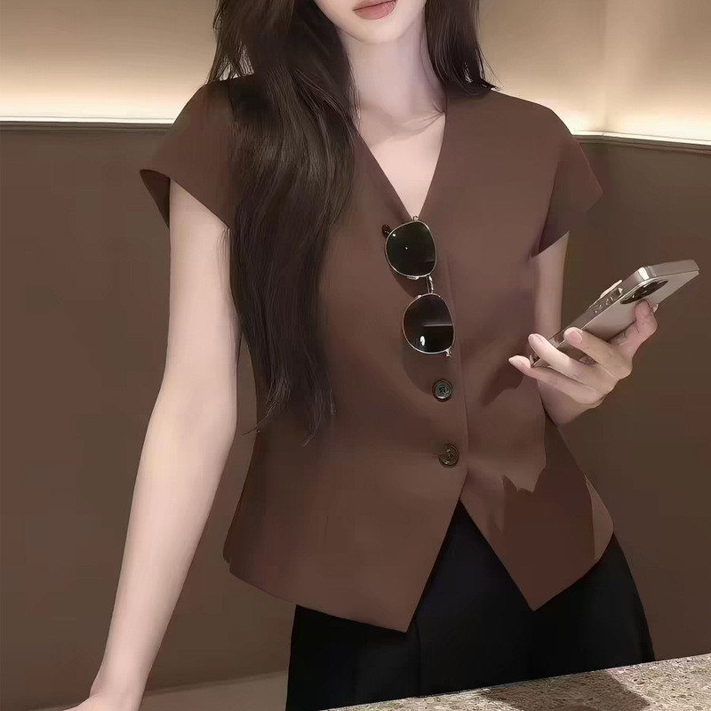 French V-Neck Short-Sleeved Shirt for Women, Brown Buttoned Waist-Cinching Slimming Top with a Light Luxury Style, 2026 Summer New Style French V-Neck Short-Sleeved Shirt for Women, Brown Buttoned Waist-Cinching Slimming Top with a Light Luxury Style, 2026 Summer New Style
